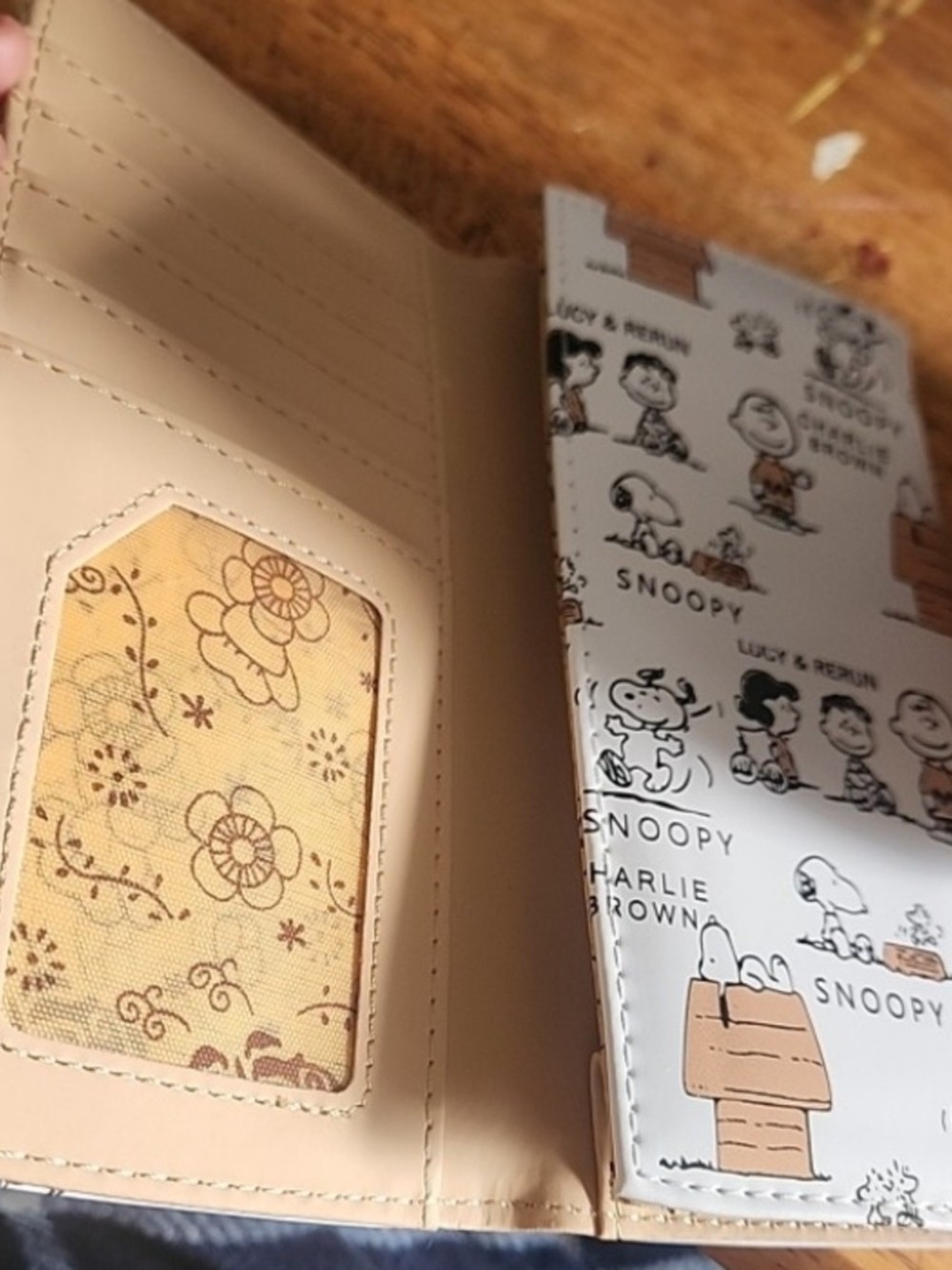 Snoopy  Wallet - Picture 4 of 9